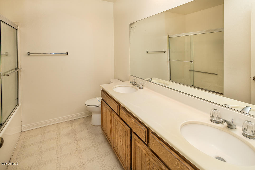 2492 Ridge View Court Simi Valley, CA 93065 - Photo 9 of 17 2492 Ridge View Small.13