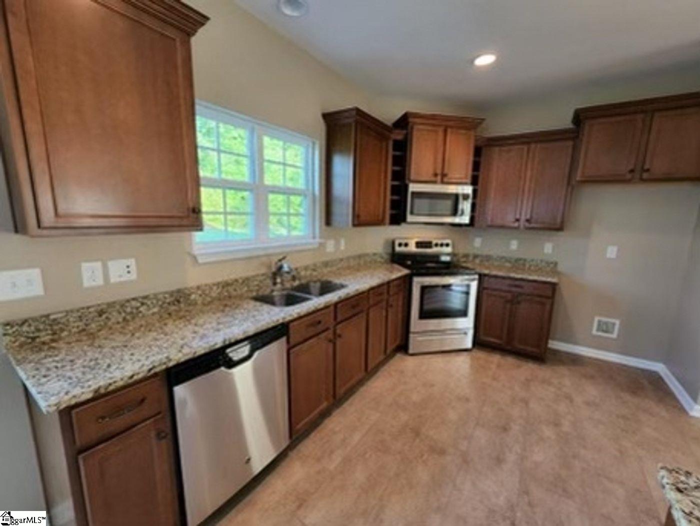 706 North Windowpane Way Duncan, SC 29334 - Photo 6 of 13 Gallery Image 6