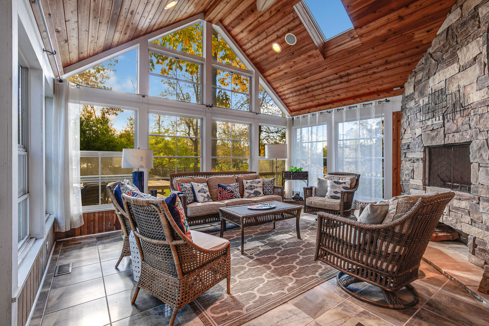 1267 West Deerpath Road Lake Forest, IL 60045 - Photo 7 of 47 a building outdoor space with patio furniture and potted plants