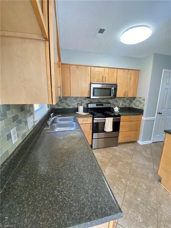 3503 Markham Road Greensboro, NC 27405 - Photo 11 of 28 Gallery Image 11