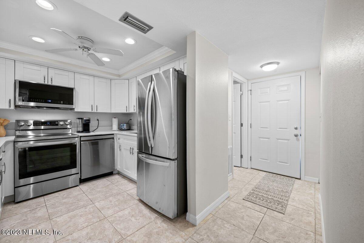 7175 Florida A1A, Unit D123 St. Augustine, FL 32080 - Photo 3 of 25 Pelican Kitchen and Front Door