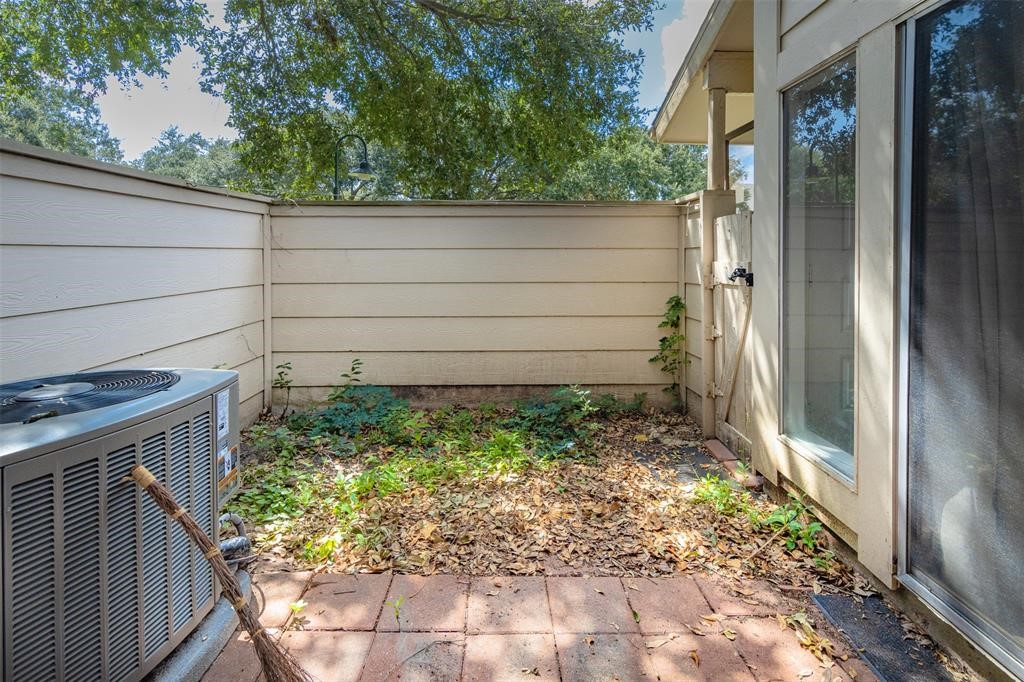 13002 Leader Street, Unit 1/904 Houston, TX 77072 - Photo 13 of 14 Court yard