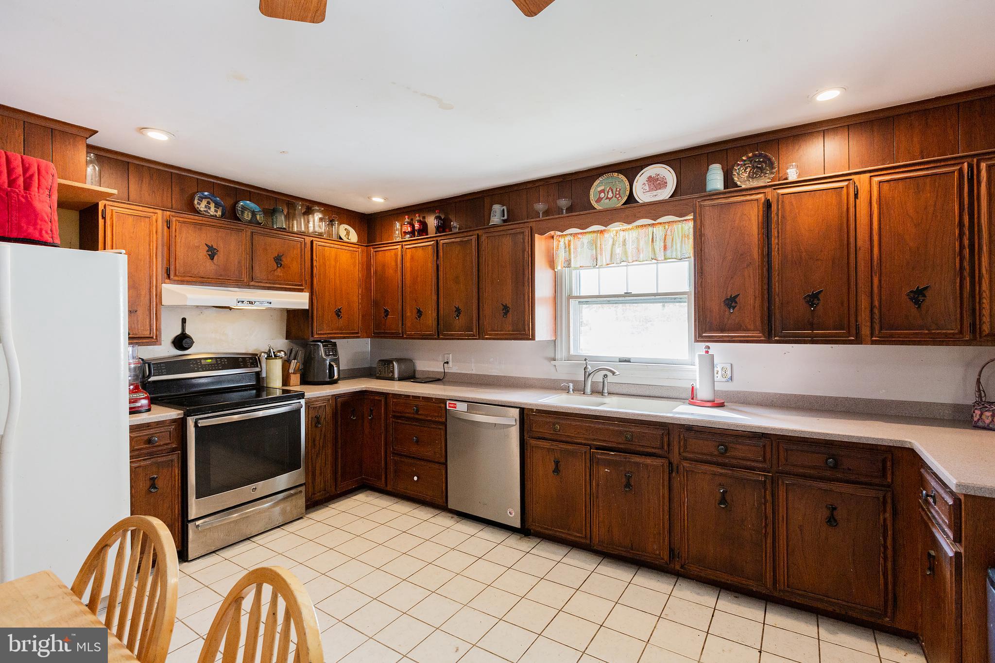 202 Ironstone Ridge Road Lancaster, PA 17603 - Photo 14 of 38