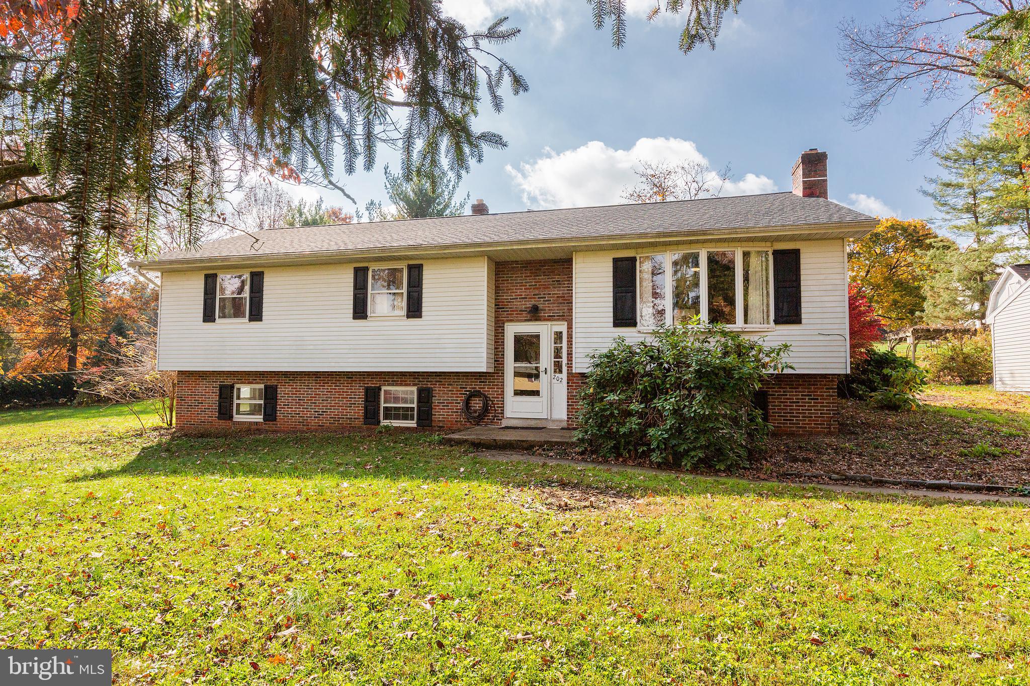 202 Ironstone Ridge Road Lancaster, PA 17603 - Photo 2 of 38