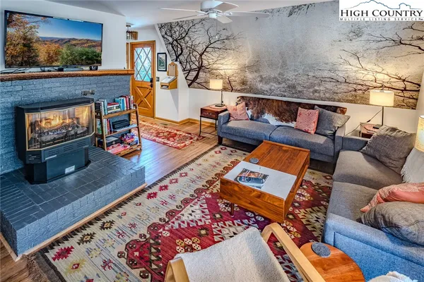 $460,000 | 20 Lady Slipper Loop, Newland, NC 28657