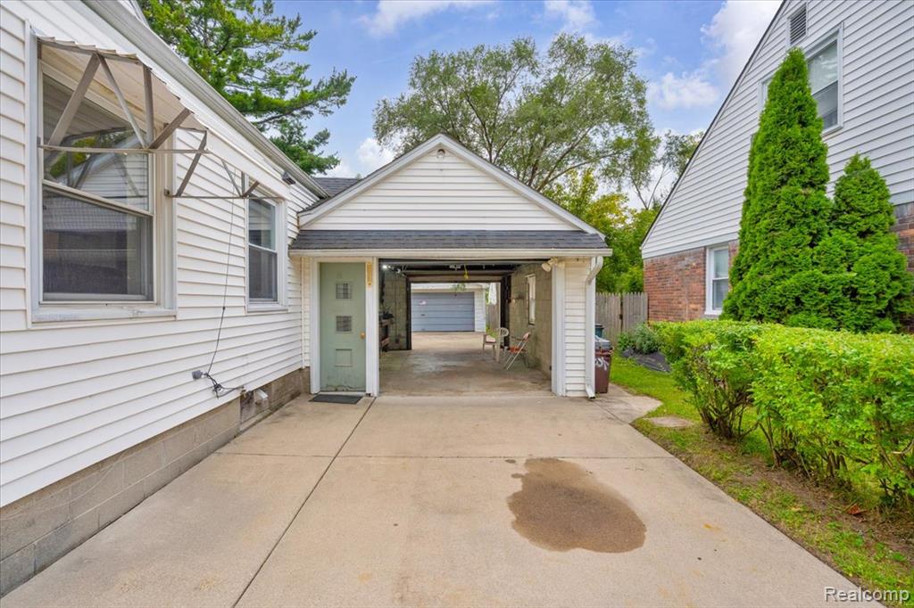2251 Harvard Road Berkley, MI 48072 - Photo 5 of 47