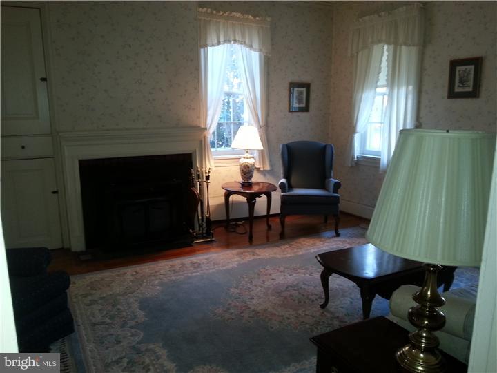 200 Bridge Street Rancocas, NJ 08073 - Photo 11 of 17 Living Room