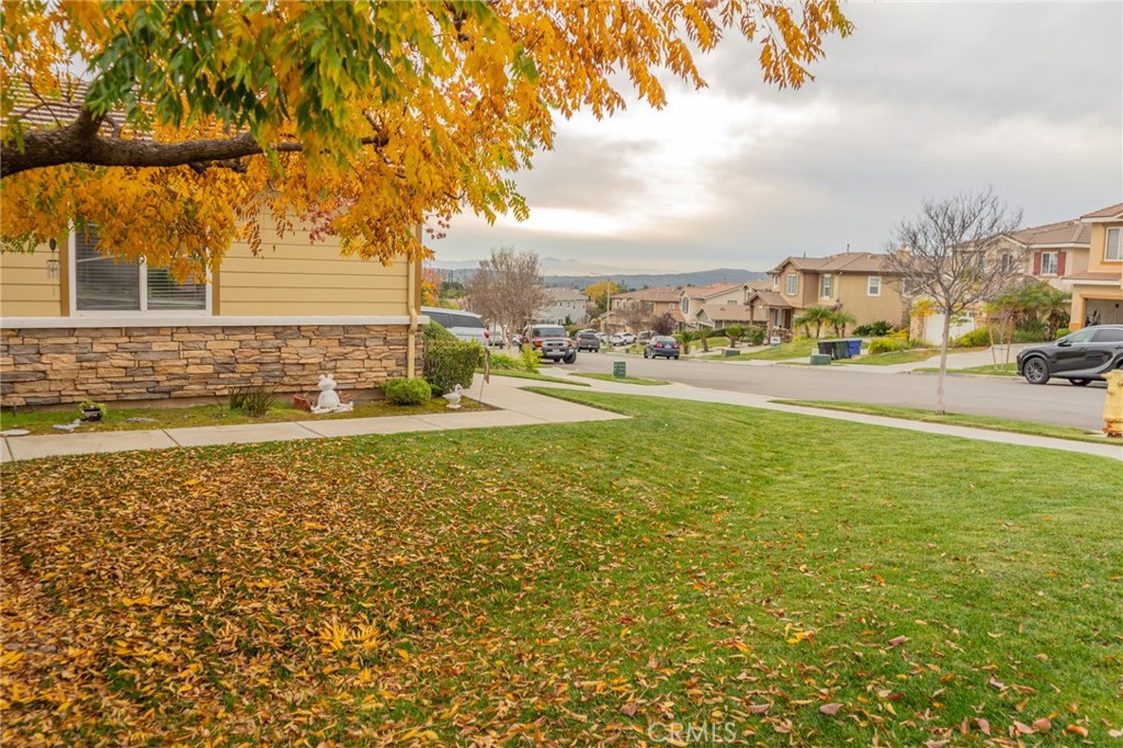 11555 Townsend Way Yucaipa, CA 92399 - Photo 4 of 47 a view of an ocean view