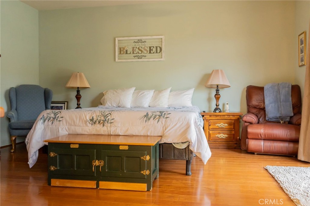 11555 Townsend Way Yucaipa, CA 92399 - Photo 42 of 47 a bed sitting in a bedroom next to a lamp