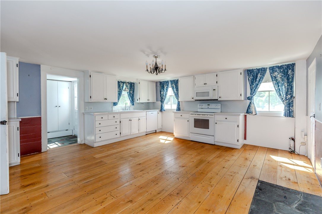 60 Colwell Road Smithfield, RI 02828 - Photo 10 of 40