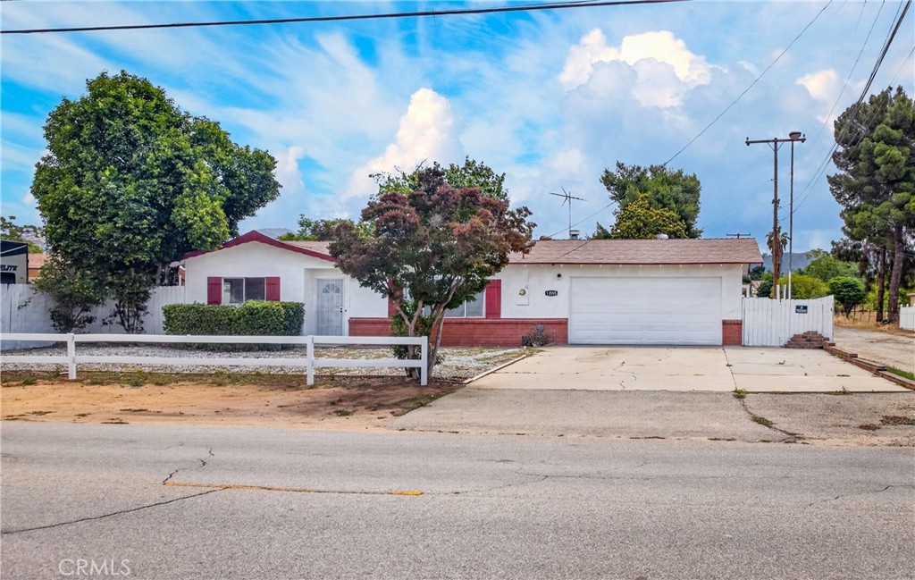 13555 3rd Street Yucaipa, CA 92399 - Photo 4 of 32