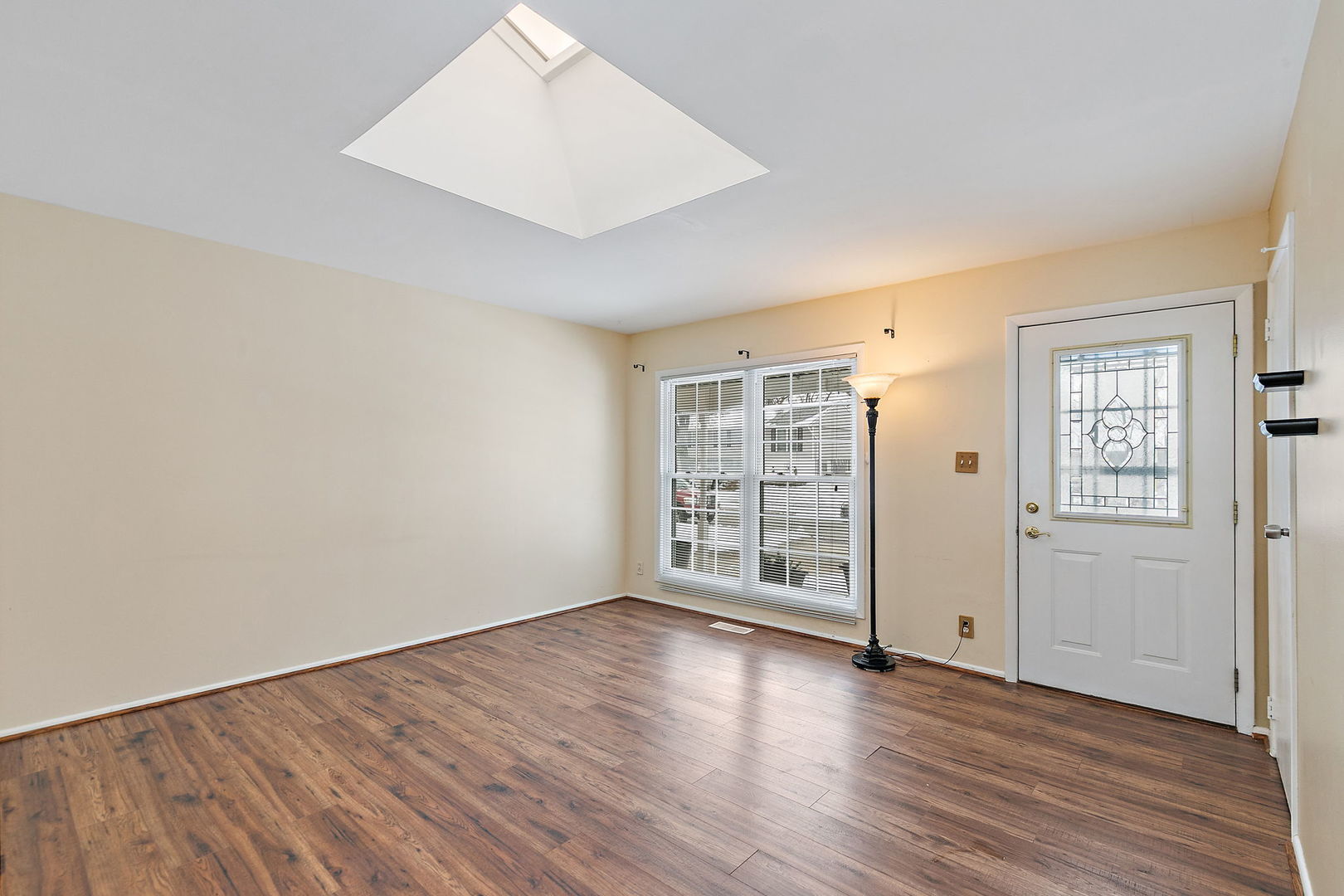 213 Villa Road Streamwood, IL 60107 - Photo 4 of 31