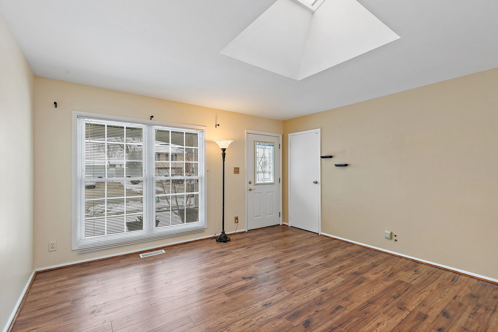 213 Villa Road Streamwood, IL 60107 - Photo 5 of 31