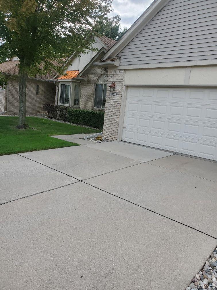 50825 Raintree Circle New Baltimore, MI 48047 - Photo 2 of 10
