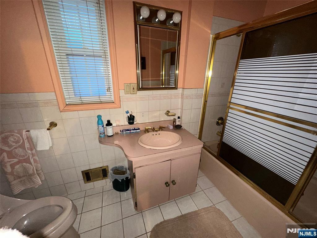 250 Stuyvesant Road Teaneck, NJ 07666 - Photo 8 of 13