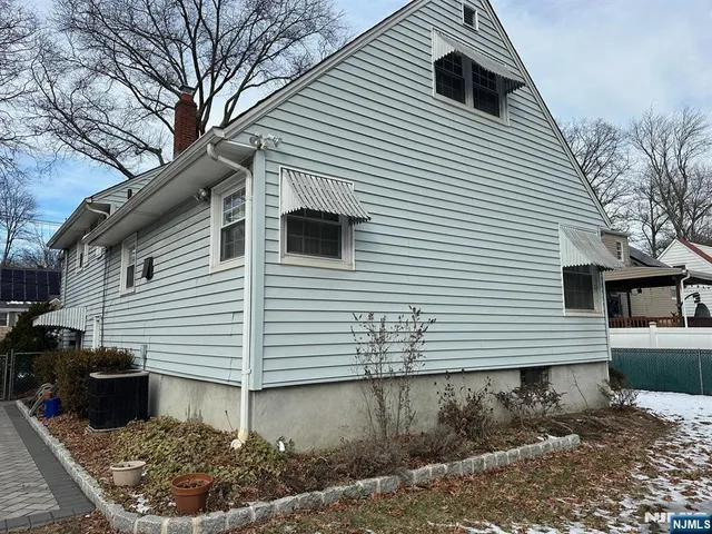 $550,000 | 250 Stuyvesant Road, Teaneck, NJ 07666