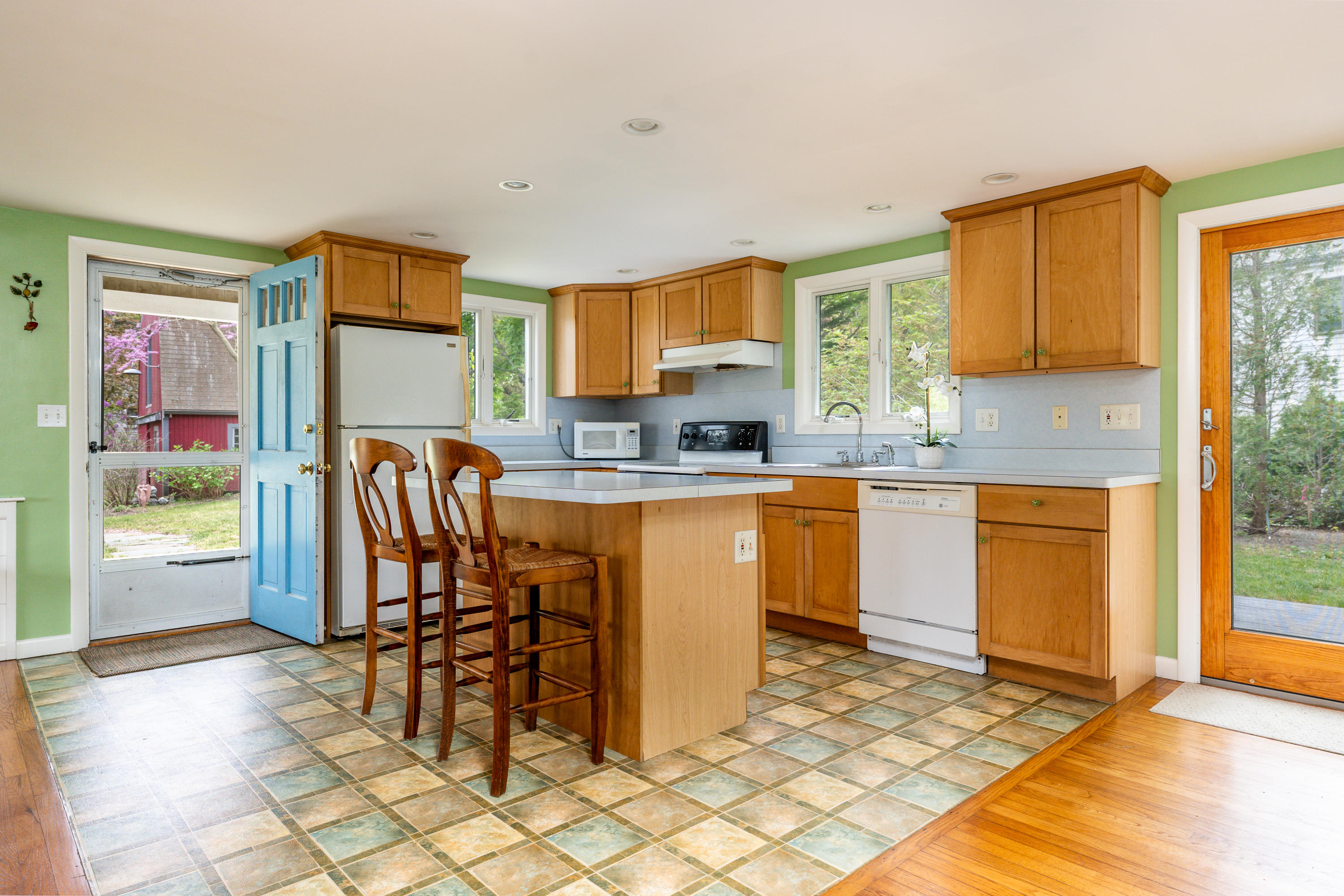 131 Meadow Brook Road Chatham, MA 02650 - Photo 5 of 20 kitchen1