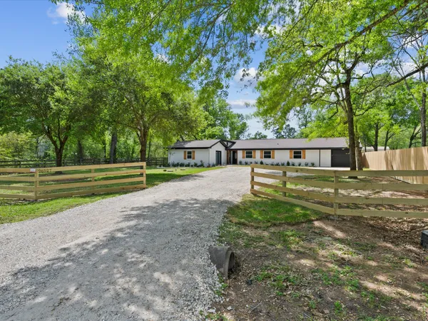 $400,000 | 26527 Bayou Tesch Drive, Magnolia, TX 77354