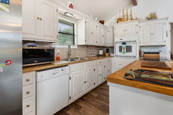 $629,000 | 628 County Road 452, Bronson, TX 75930