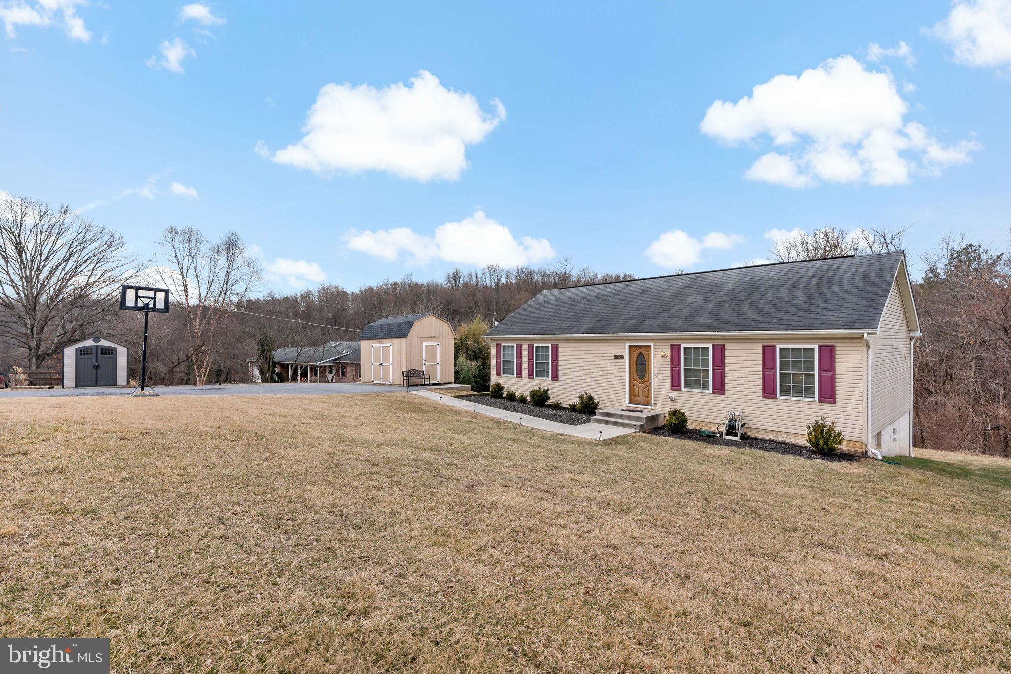 a view of a house with a yard