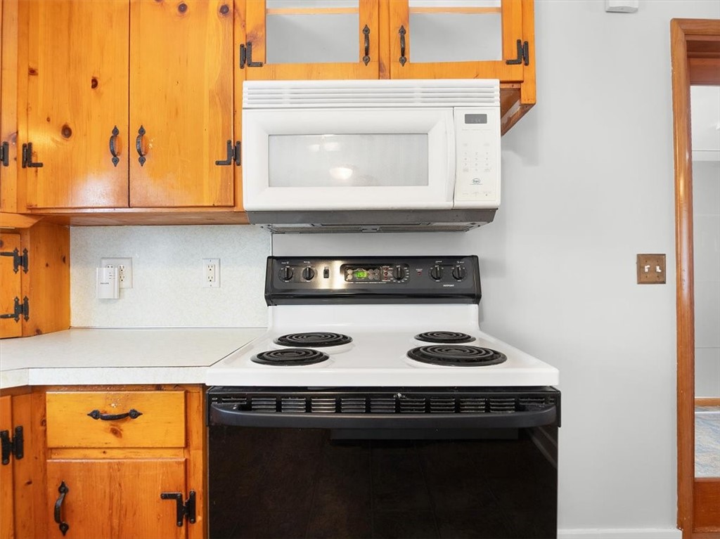 4350 Williamson Road Marion, NY 14505 - Photo 30 of 46 Kitchen stove