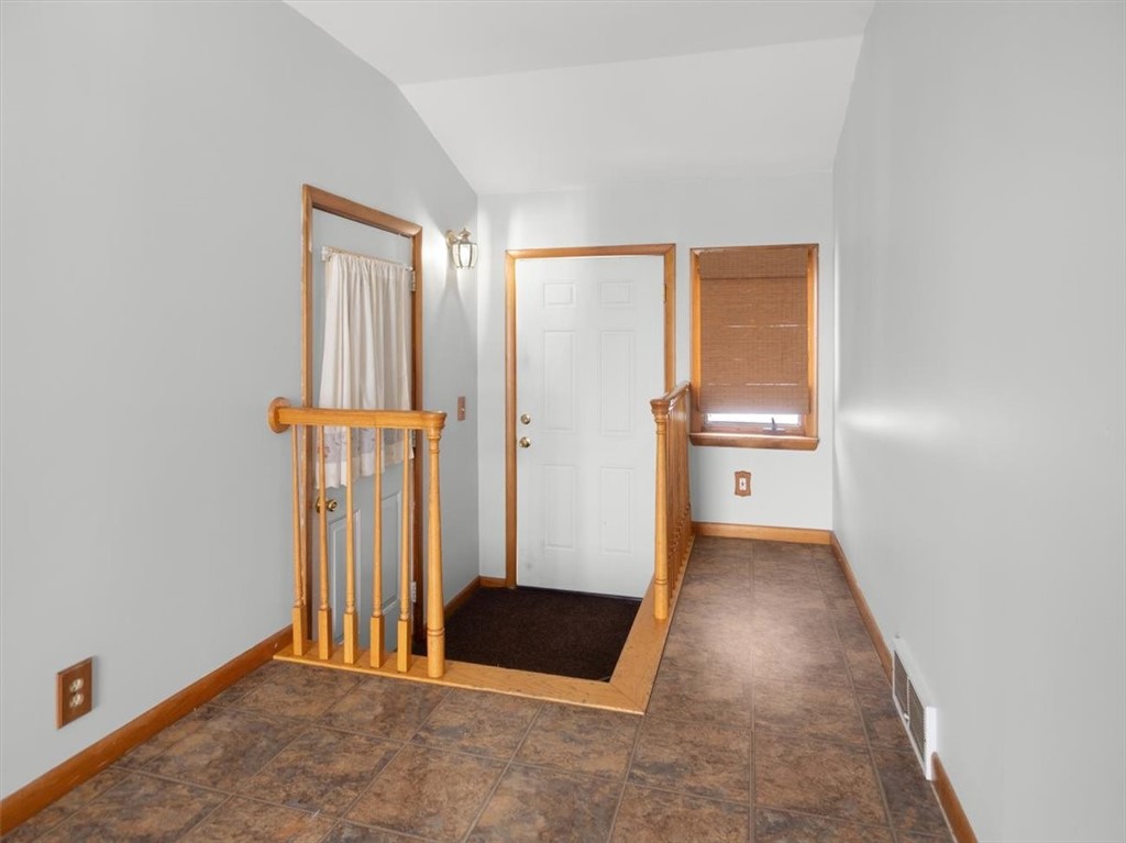 4350 Williamson Road Marion, NY 14505 - Photo 3 of 46 Foyer/Mudroom