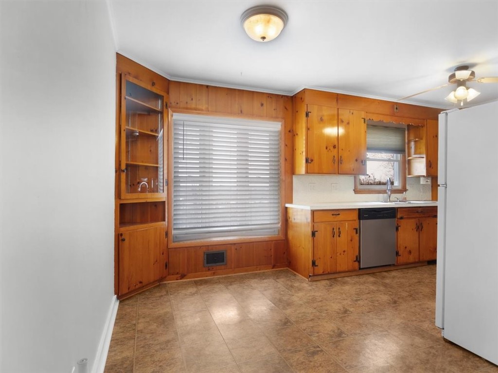 4350 Williamson Road Marion, NY 14505 - Photo 32 of 46 Dining area