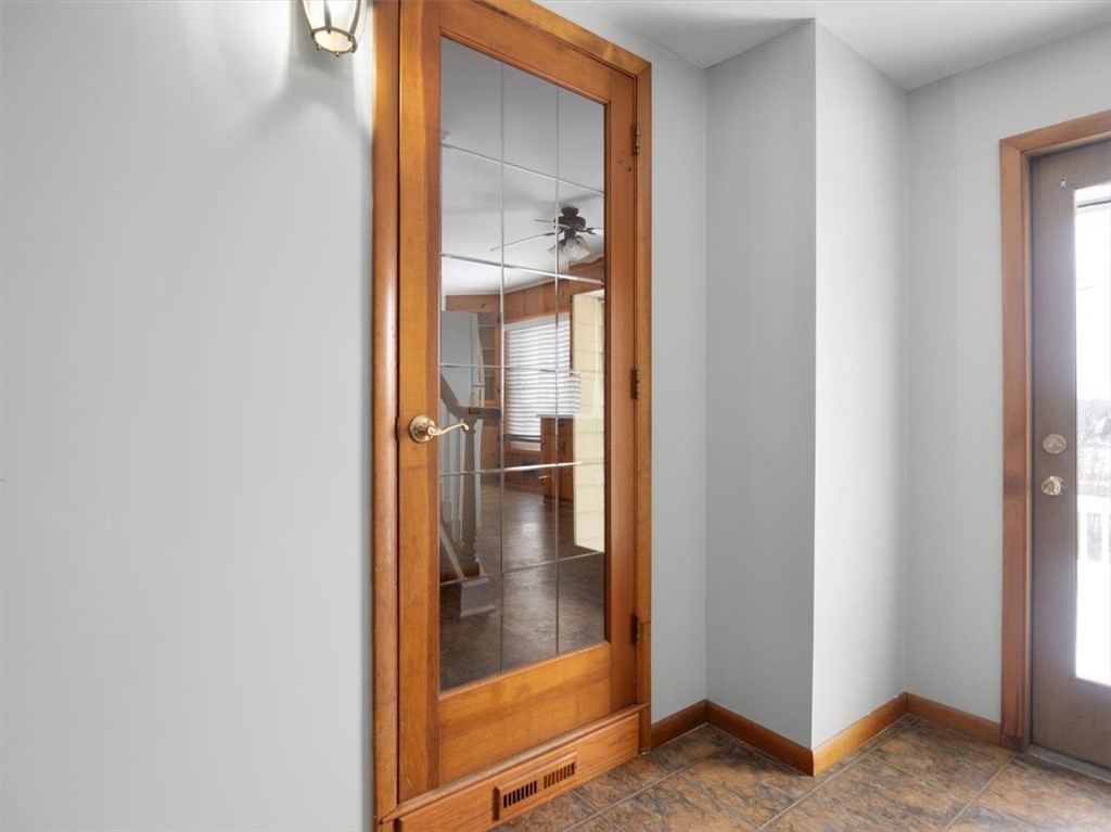 4350 Williamson Road Marion, NY 14505 - Photo 7 of 46 Entry to house from foyer