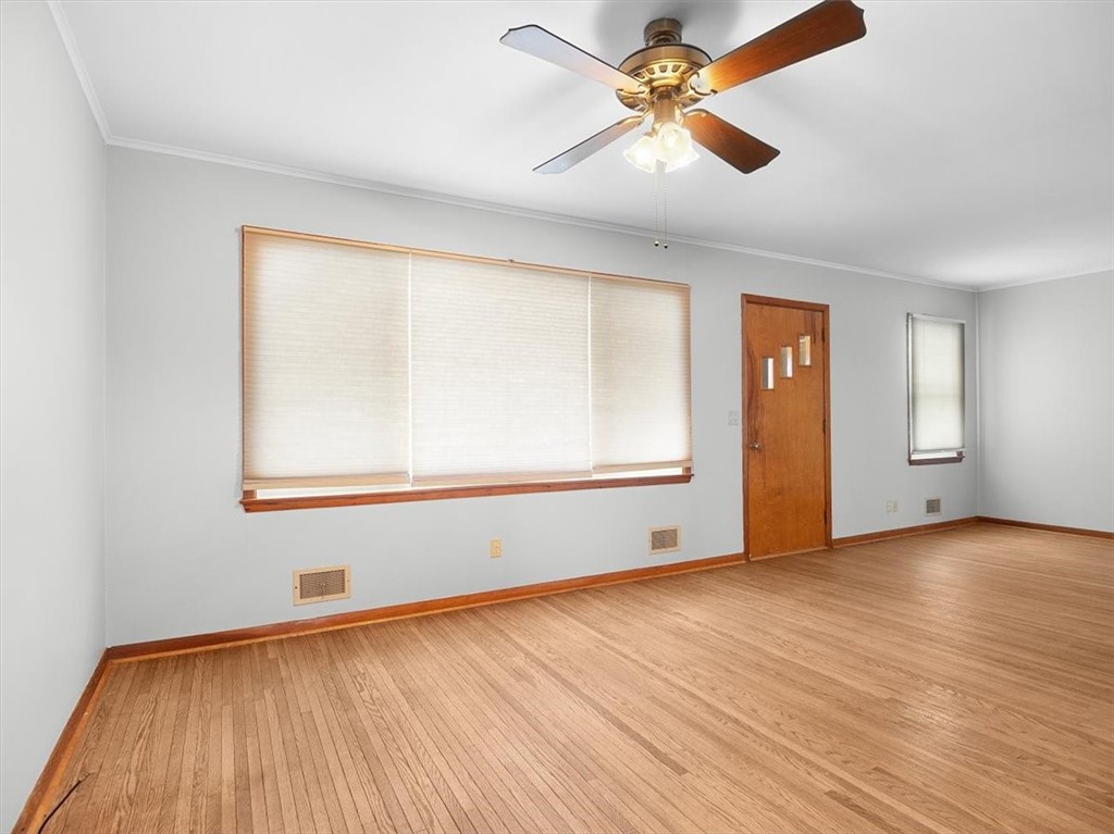 4350 Williamson Road Marion, NY 14505 - Photo 10 of 46 Living Room