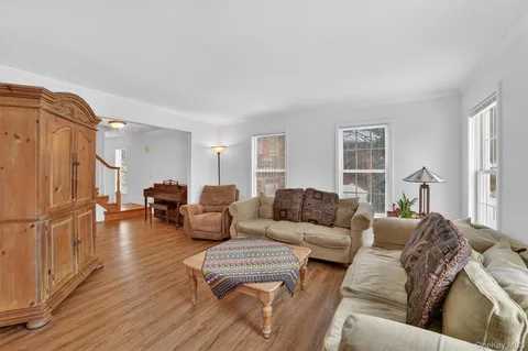 $899,900 | 13 A Emerson Avenue, Croton-on-Hudson, NY 10520