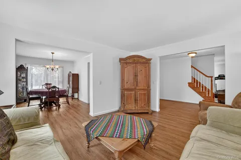 $899,900 | 13 A Emerson Avenue, Croton-on-Hudson, NY 10520