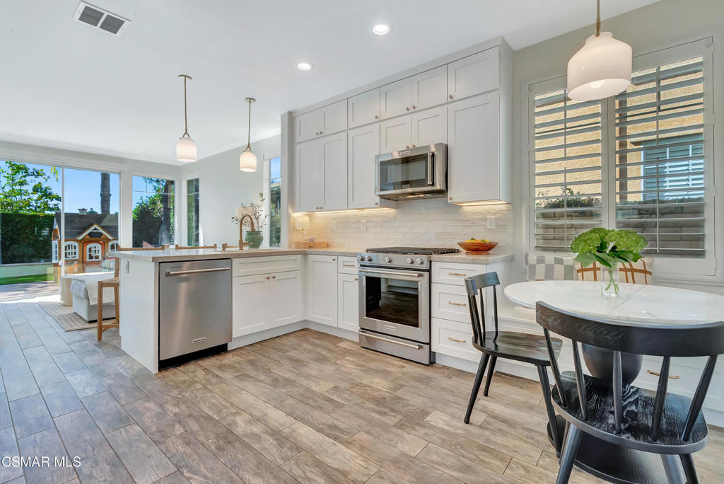 531 Shadow Lane Simi Valley, CA 93065 - Photo 7 of 36