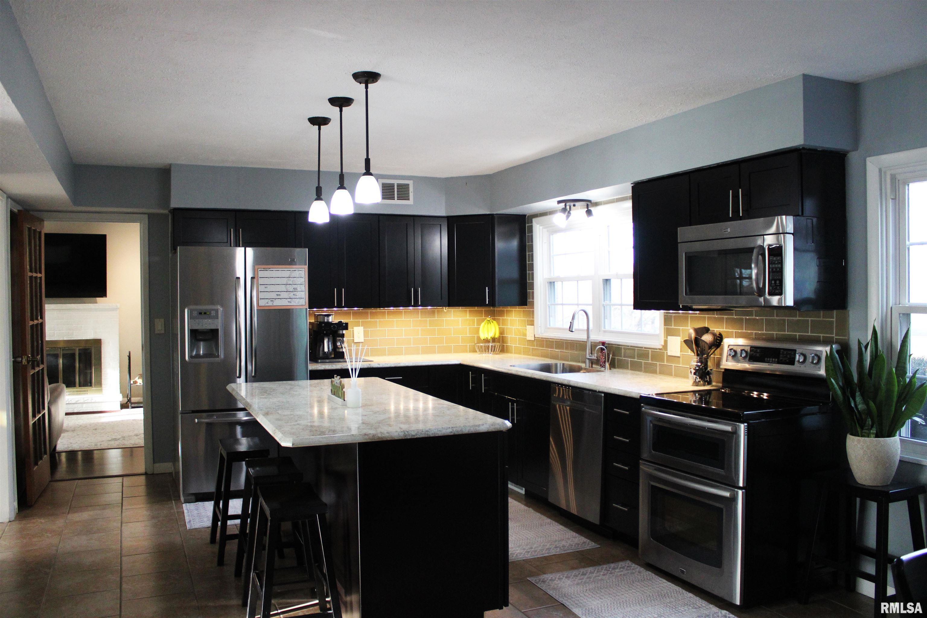 37 Greencastle Circle Springfield, IL 62712 - Photo 2 of 59 Gallery Image 2