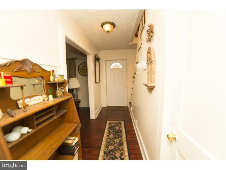 138 Modena Road Coatesville, PA 19320 - Photo 2 of 21 Foyer