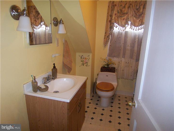 138 Modena Road Coatesville, PA 19320 - Photo 17 of 21 Bathroom