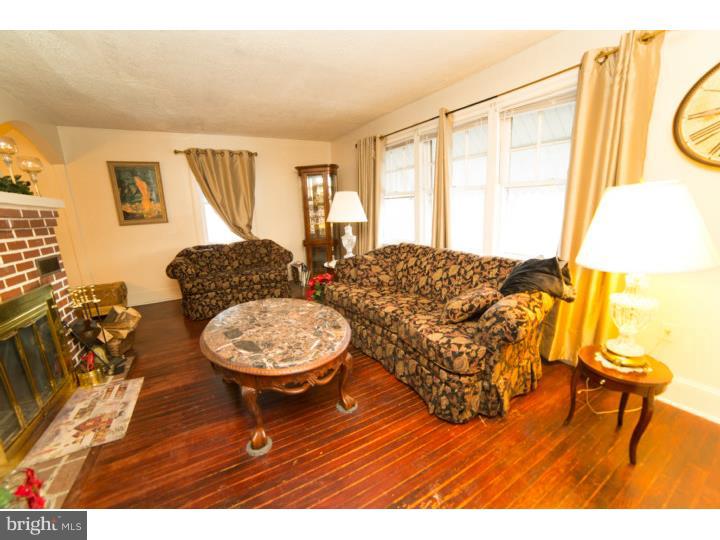 138 Modena Road Coatesville, PA 19320 - Photo 7 of 21 Living Room