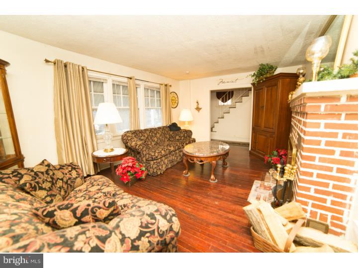 138 Modena Road Coatesville, PA 19320 - Photo 8 of 21 Living Room