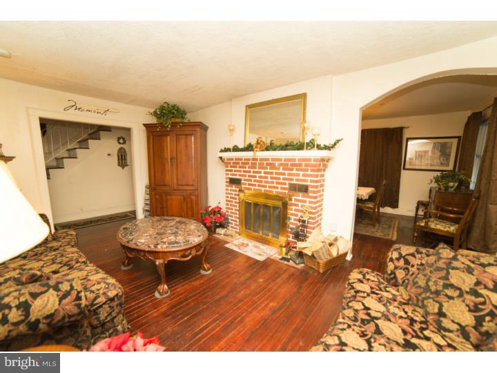 138 Modena Road Coatesville, PA 19320 - Photo 9 of 21 Living Room