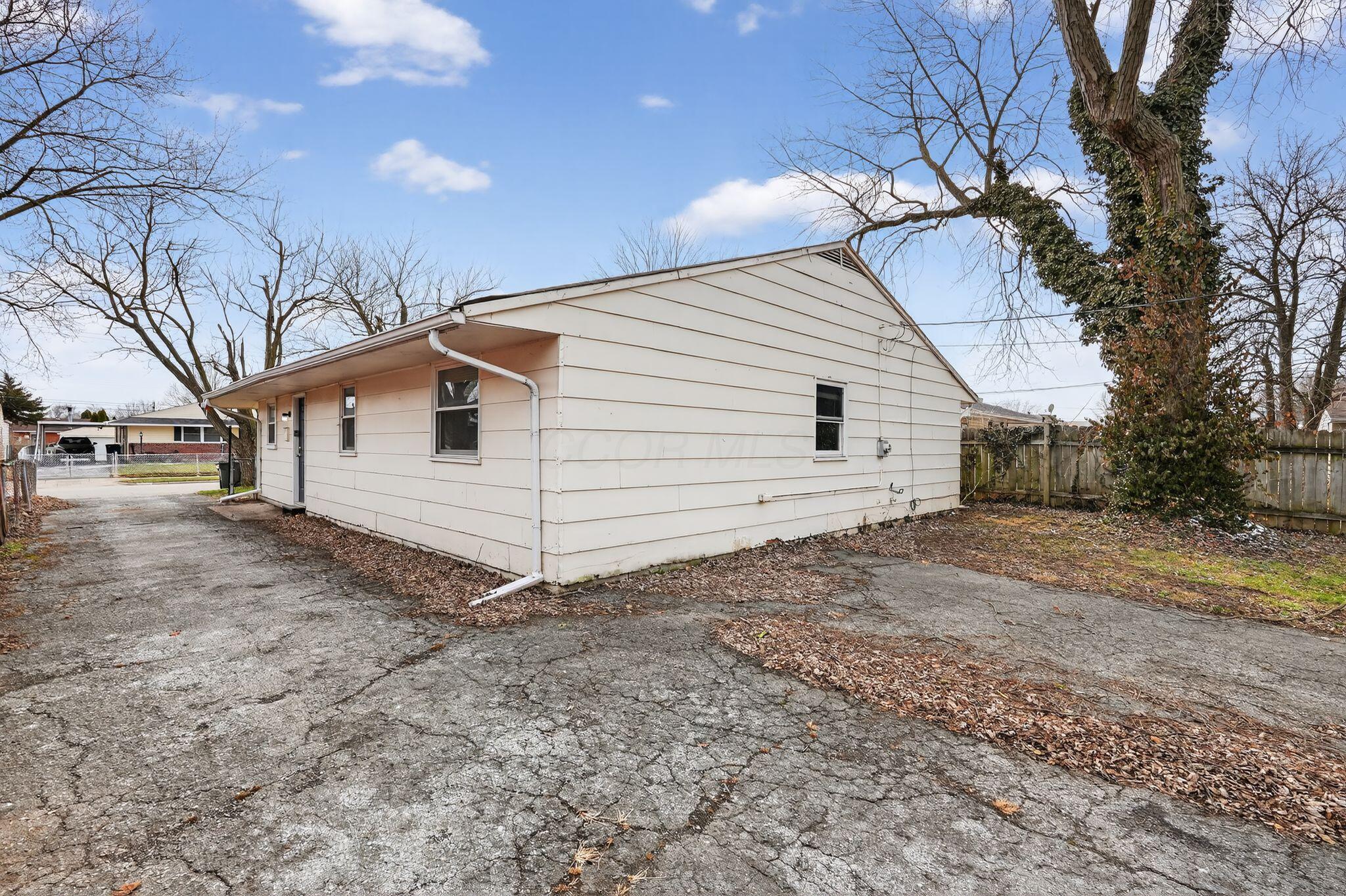 212 East Alcott Road Columbus, OH 43207 - Photo 29 of 31 04_212_E_Alcott_Rd_Columbus_OH_43207-Ext