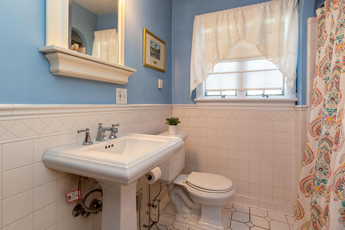 2716 Welsford Road Columbus, OH 43221 - Photo 23 of 46 First Floor Full Bathroom