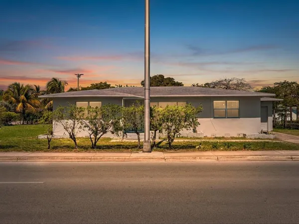 $3,500 | 54 Southwest 16th Street, Dania Beach, FL 33004