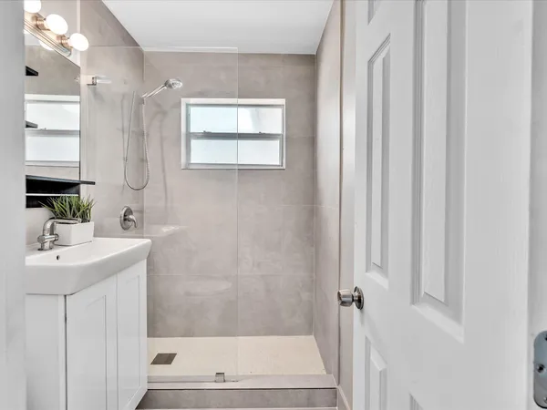 $3,500 | 54 Southwest 16th Street, Dania Beach, FL 33004