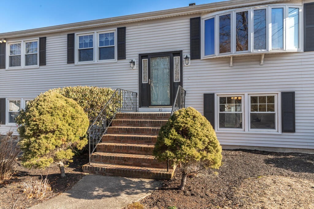 49 Riverside Drive Reading, MA 01867 - Photo 4 of 42 Gallery Image 4