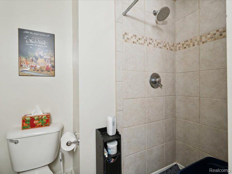 866 Rivard Boulevard Grosse Pointe, MI 48230 - Photo 24 of 53