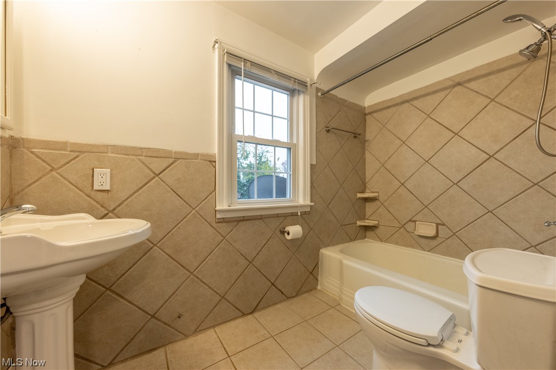 4478 Baintree Road University Heights, OH 44118 - Photo 17 of 31