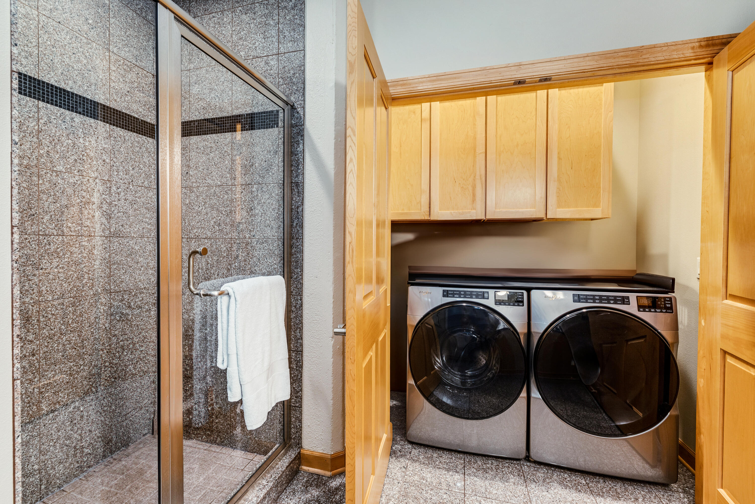 400 North Broadway, Unit 903 Milwaukee, WI 53202 - Photo 11 of 18 Full Bath w/ In Unit Laundry