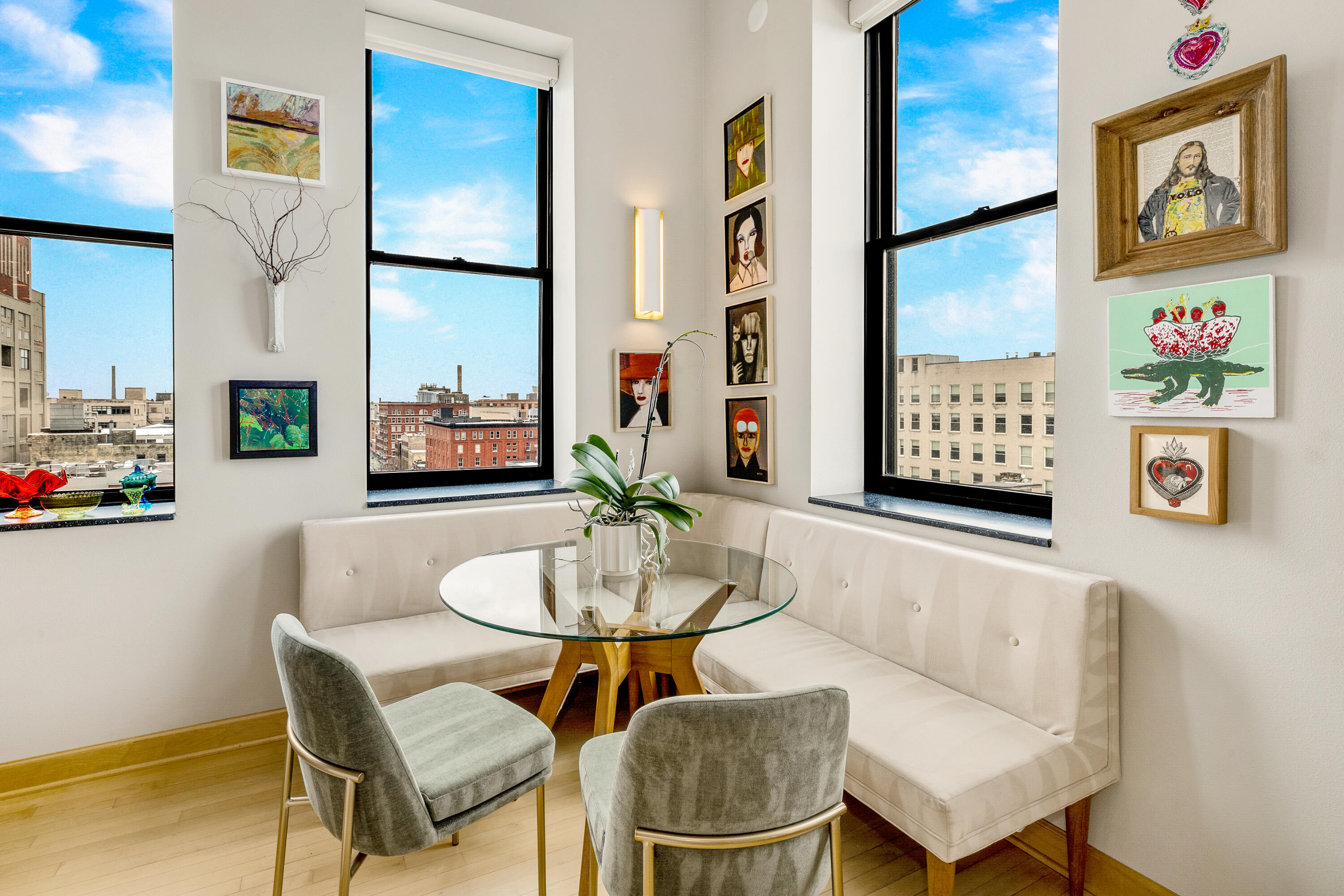 400 North Broadway, Unit 903 Milwaukee, WI 53202 - Photo 5 of 18 Dining Area