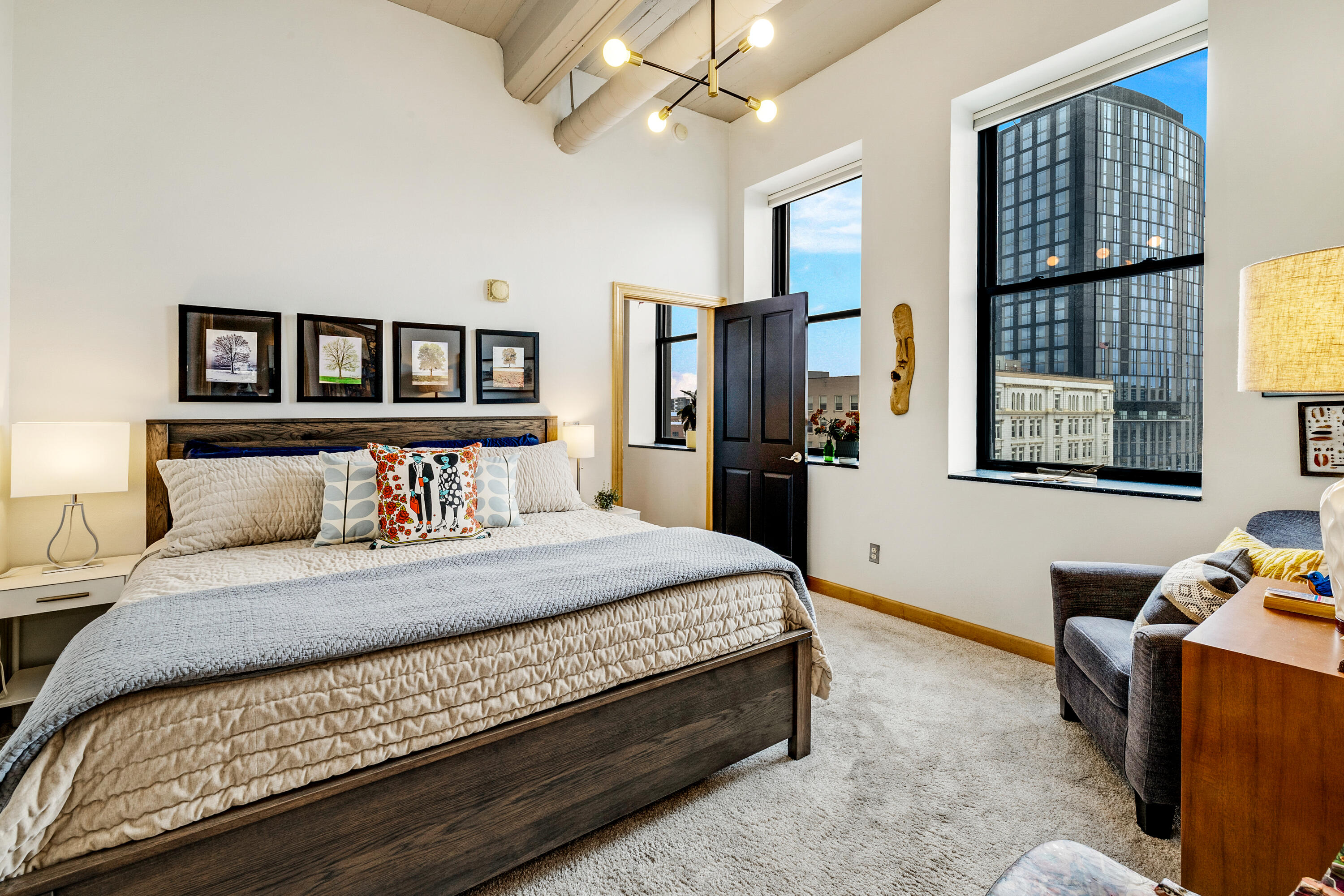 400 North Broadway, Unit 903 Milwaukee, WI 53202 - Photo 7 of 18 Primary Bedroom