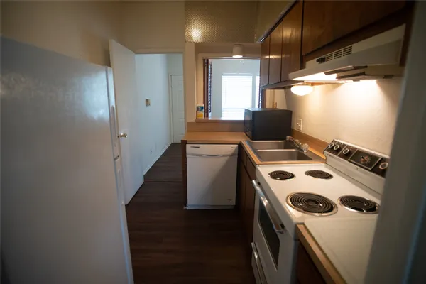 $1,100 | 3000 Guadalupe Street, Unit 208, Austin, TX 78705