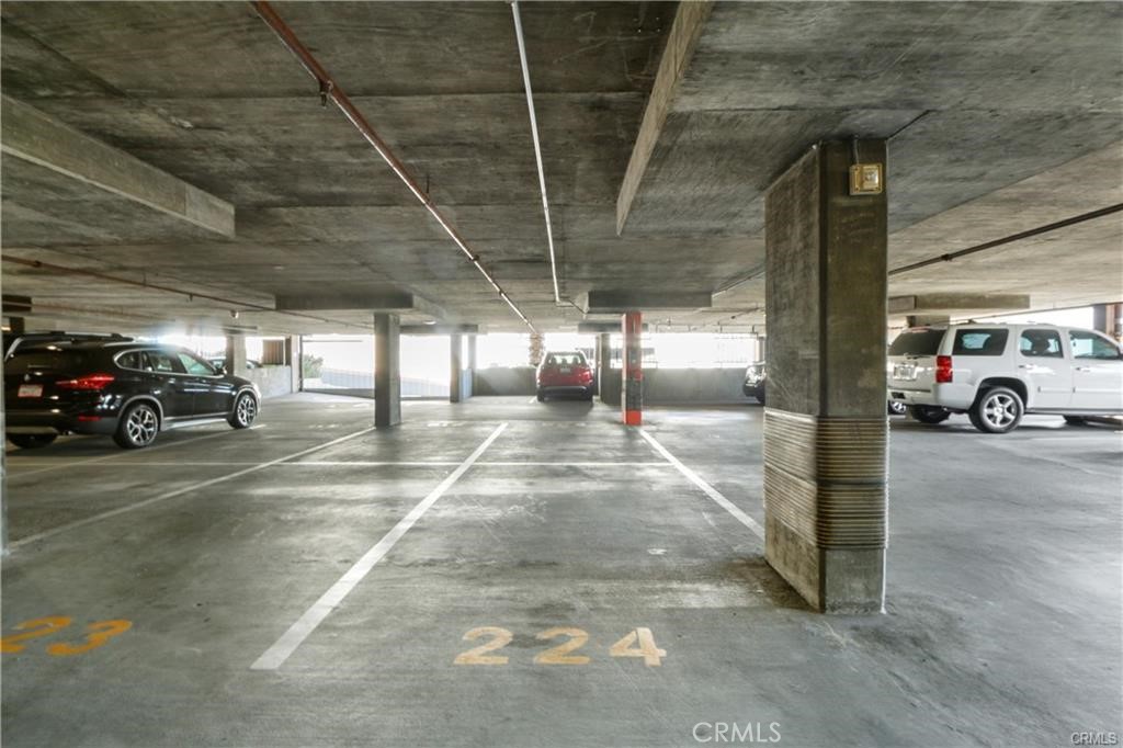 488 East Ocean Boulevard, Unit 618 Long Beach, CA 90802 - Photo 11 of 26 a view of parking area